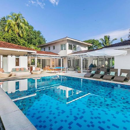 אליבג Hamptons Charm By Stayvista Luxury 5Br With Pool, Lawn & Table Tennis מראה חיצוני תמונה