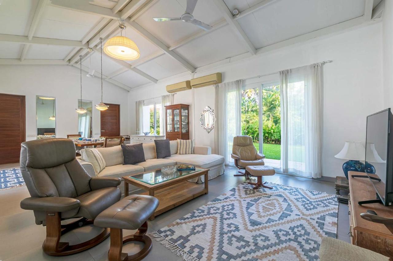 אליבג Hamptons Charm By Stayvista Luxury 5Br With Pool, Lawn & Table Tennis מראה חיצוני תמונה
