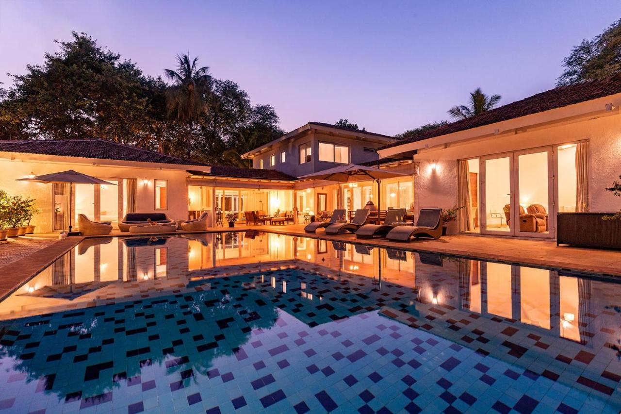 אליבג Hamptons Charm By Stayvista Luxury 5Br With Pool, Lawn & Table Tennis מראה חיצוני תמונה
