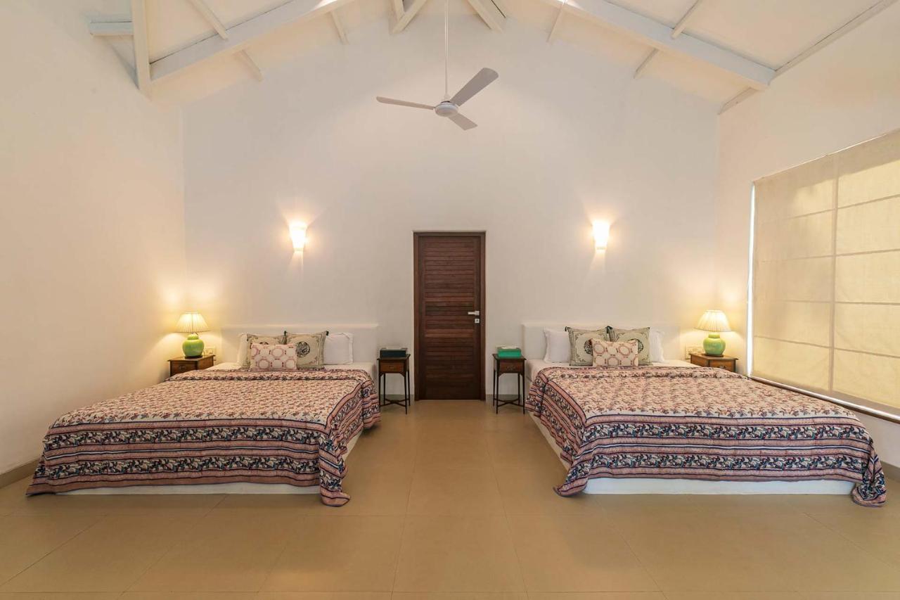 אליבג Hamptons Charm By Stayvista Luxury 5Br With Pool, Lawn & Table Tennis מראה חיצוני תמונה