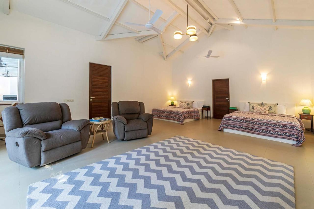 אליבג Hamptons Charm By Stayvista Luxury 5Br With Pool, Lawn & Table Tennis מראה חיצוני תמונה