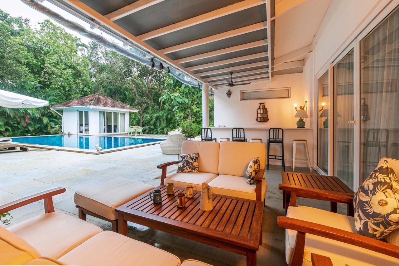 אליבג Hamptons Charm By Stayvista Luxury 5Br With Pool, Lawn & Table Tennis מראה חיצוני תמונה