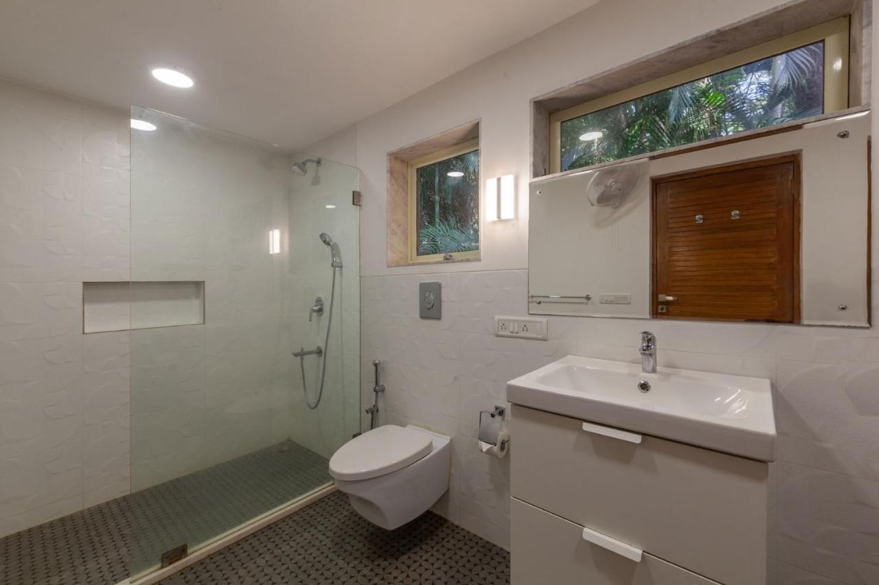אליבג Hamptons Charm By Stayvista Luxury 5Br With Pool, Lawn & Table Tennis מראה חיצוני תמונה