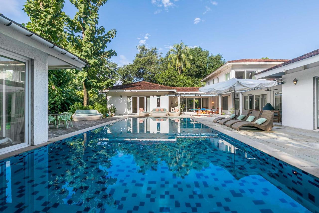 אליבג Hamptons Charm By Stayvista Luxury 5Br With Pool, Lawn & Table Tennis מראה חיצוני תמונה